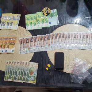 Percheziţii într-un dosar penal privind constituirea unui grup infracțional organizat și  trafic de droguri de mare risc