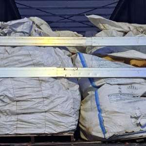 Deşeuri din  Germania oprite la Borș II. Peste 47 tone de diverse bunuri