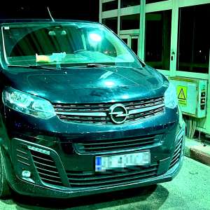 Autoturism în valoare de 30.000 de euro, căutat de autoritățile croate, depistat în PTF Petea