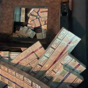 Țigări ascunse în podeua unui autoturism, descoperite în PTF Vicovu de Sus