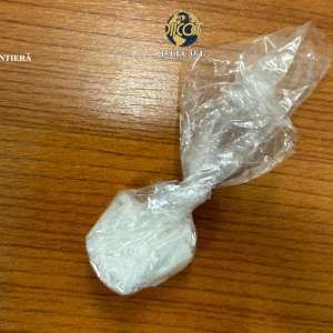 Bărbat cu peste 1 kg de substanță psihoactivă asupra sa prins în flagrant de poliţiştii de la P.T.F. Borş II
