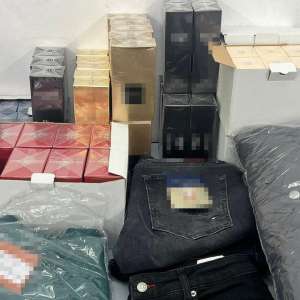 Peste 2.000 de bunuri susceptibile a fi contrafăcute, descoperite de polițiștii de frontieră giurgiuveni disimulate în mai multe mijloace de transport