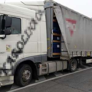 80 kg de tutun mărunțit descoperit ascuns într-un autocamion,  în P.T.F. Calafat