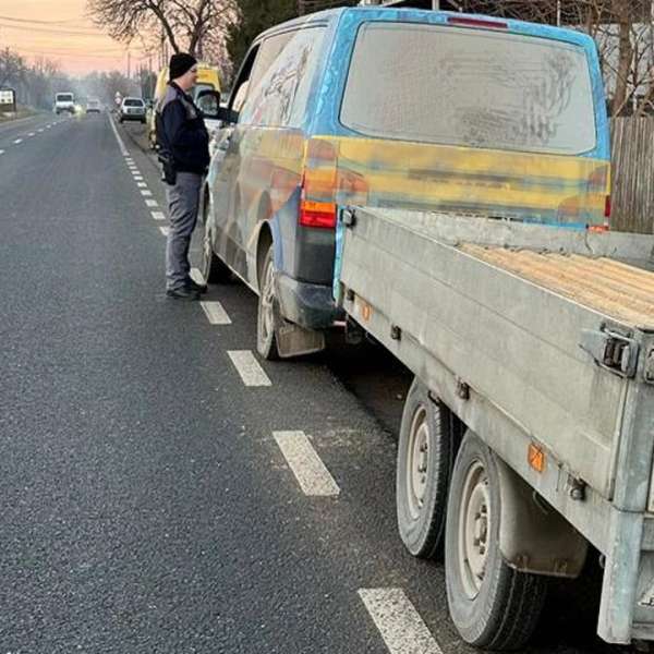Tânăr depistat conducând un ansamblu rutier, fără categorie corespunzătoare
