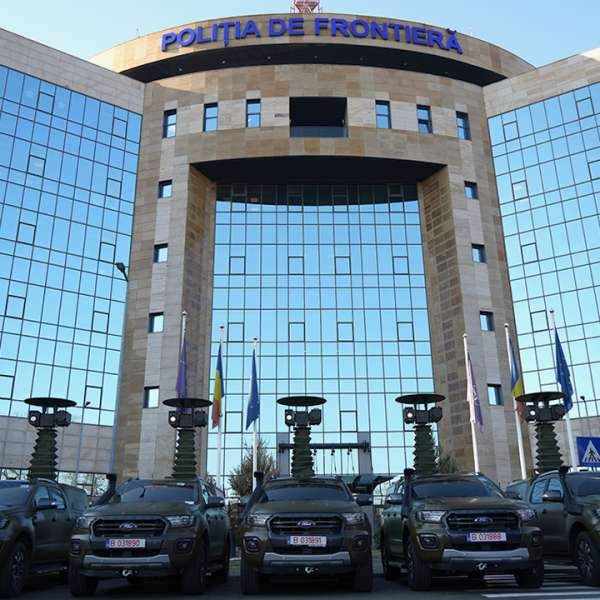 Cinci autospeciale de supraveghere cu termoviziune şi 83 de autospeciale de patrulare, achiziționate din fonduri europene nerambursabile au intrat în dotarea Poliției de Frontieră Române