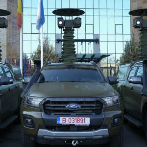 Cinci autospeciale de supraveghere cu termoviziune şi 83 de autospeciale de patrulare, achiziționate din fonduri europene nerambursabile au intrat în dotarea Poliției de Frontieră Române