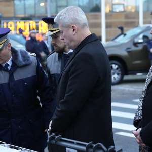 Cinci autospeciale de supraveghere cu termoviziune şi 83 de autospeciale de patrulare, achiziționate din fonduri europene nerambursabile au intrat în dotarea Poliției de Frontieră Române