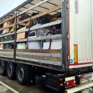 Deşeuri din vestul Europei, oprite la BorșII Peste 60  de tone de diverse bunuri