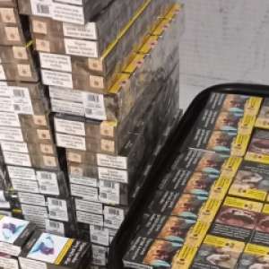 Țigări de contrabandă descoperite pe Aeroportul Internațional Henri Coandă cu ajutorul câinelui Ebasa