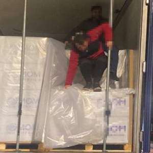 38 de cetăţeni străini, depistați într-un TIR cu textile la P.T.F. Nădlac II