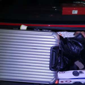 Doi cetățeni bengalezi ascunși într-un autoturism la Nădlac II