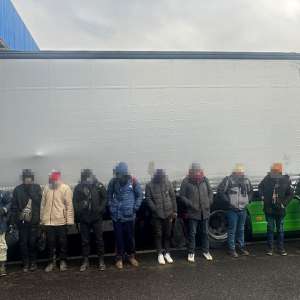 Nădlac II: 12 cetățeni străini ascunși printre cauciucuri