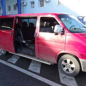 Peste 50.000 de țigarete ascunse în bagaje,  descoperite într-un microbuz în PTF Calafat