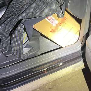 Mașină încărcată cu 7.300 pachete de țigări, descoperită la Straja