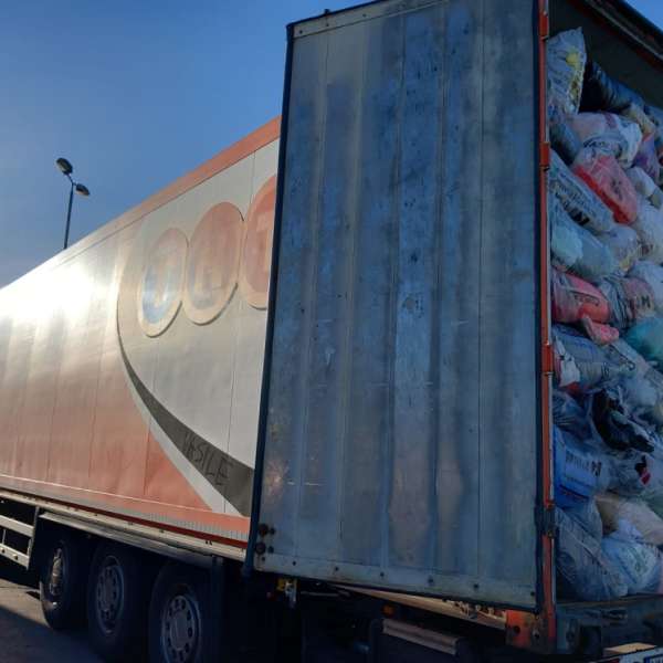 Automarfare cu peste 30 de tone de deșeuri, oprite la intrarea în țară