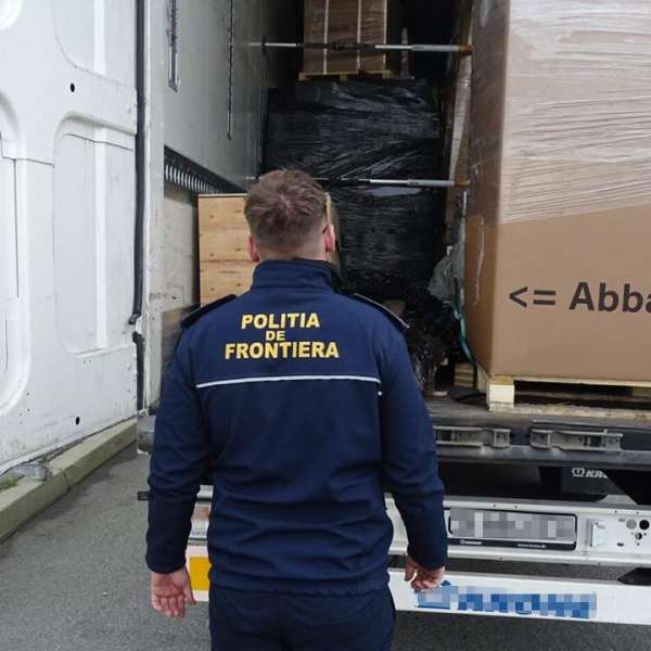 Bunuri de lux, susceptibile a fi contrafăcute, în valoare de aproximativ 900.000 de lei, descoperite în P.T.F. Calafat
