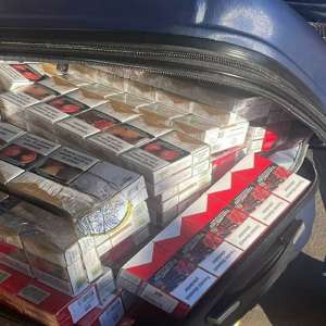Țigări fără acciză românească confiscate de la pasagerii unui autocar