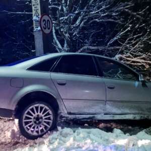 Focuri de armă și urmărire pe zăpadă pentru a opri o mașină încărcată cu țigări de contrabandă