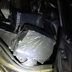 Focuri de armă și urmărire pe zăpadă pentru a opri o mașină încărcată cu țigări de contrabandă