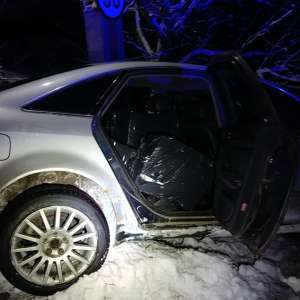 Focuri de armă și urmărire pe zăpadă pentru a opri o mașină încărcată cu țigări de contrabandă