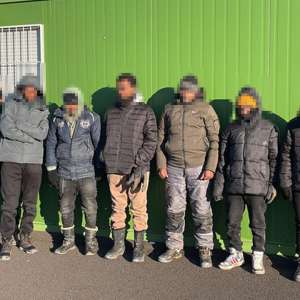 13  cetățeni străini ascunși în două automarfare la Borș II și Nădlac II