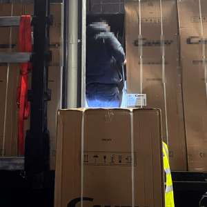 39 de cetăţeni străini,  depistați ascunși în mijloace de transport la Nădlac II