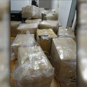 Articole vestimentare și marochinărie, susceptibile a fi contrafăcute,  descoperite într-un autocamion în P.T.F. Calafat