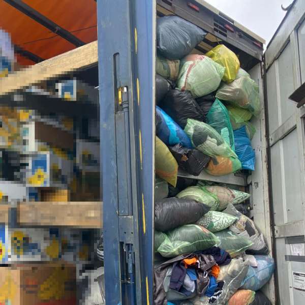 Deşeuri din Germania oprite la Borș II și Nădlac II. Aproximativ 44 de tone de îmbrăcăminte second-hand