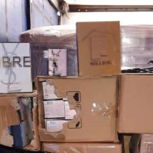 Parfumuri contrafăcute, în valoare de peste 300.000 lei, descoperite de polițiștii de frontieră giurgiuveni