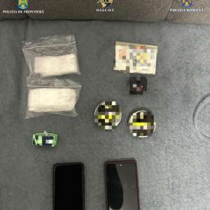 Patru persoane arestate preventiv, în urma unor percheziţii în judeţul Tulcea la o grupare specializată în traficul de droguri de risc şi de mare risc