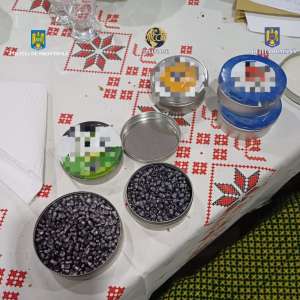 Patru persoane arestate preventiv, în urma unor percheziţii în judeţul Tulcea la o grupare specializată în traficul de droguri de risc şi de mare risc