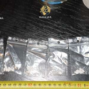 Maramureș/Aproximativ 2 kilograme de droguri găsite ca urmare a perchezițiilor efectuate într-un dosar penal de trafic de droguri de mare risc