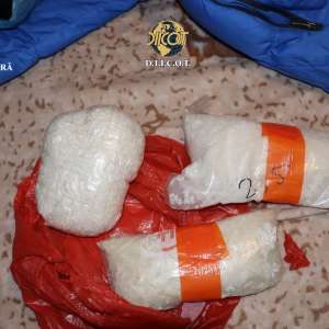 Maramureș/Aproximativ 2 kilograme de droguri găsite ca urmare a perchezițiilor efectuate într-un dosar penal de trafic de droguri de mare risc