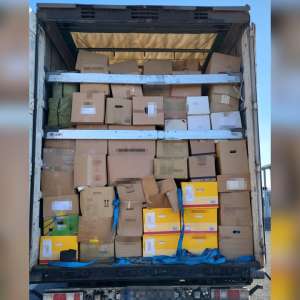 Deşeuri din Suedia, oprite la Nădlac II și Borș II. Peste 26 tone de îmbrăcăminte și mobilă second-hand