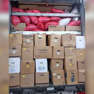 Deşeuri din Suedia, oprite la Nădlac II și Borș II. Peste 26 tone de îmbrăcăminte și mobilă second-hand