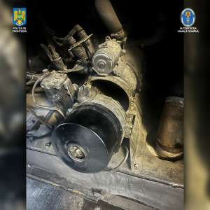 Peste 260.000 de euro și 20.000 de dolari SUA au fost descoperiți de polițiștii de frontieră, ascunși intr-un autocar turcesc