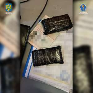 Peste 260.000 de euro și 20.000 de dolari SUA au fost descoperiți de polițiștii de frontieră, ascunși intr-un autocar turcesc