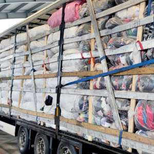 Deşeuri din Olanda, Belgia şi Ungaria, oprite la Borș II și Nădlac II. Aproximativ 30 de tone de îmbrăcăminte second-hand și hârtie