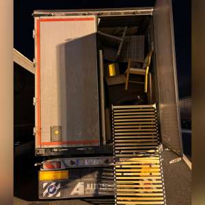 Deşeuri din  vestul Europei oprite la Nădlac II. Peste 48 de tone de mobilă și polistiren