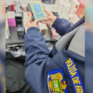 Articole vestimentare, marochinărie și parfumerie, susceptibile a fi contrafăcute,  descoperite în P.T.F. Giurgiu