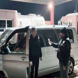 A plătit 500 de euro pe un document fals și s-a ales cu dosar penal