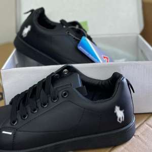 Peste 2.700 perechi de încălțăminte susceptibile a fi contrafăcute, descoperite într-un ansamblu rutier în PTF Turnu Măgurele