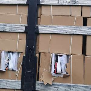 Peste 3.000 perechi de încălțăminte sport susceptibile a fi contrafăcute, descoperite în PTF Bechet
