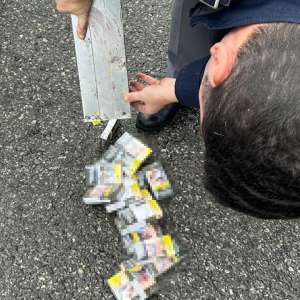 5.400 de  țigarete, ascunse în barele prelatei unui ansamblu rutier, descoperite la PTF Turnu Măgurele