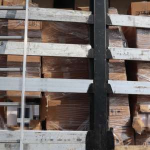 Camion încărcat cu sute de mii de pachete cu ţigări și articole de parfumerie, în valoare de peste 11 milioane de lei, descoperit la P.T.F. Giurgiu