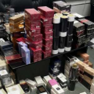Bunuri de lux, susceptibile a fi contrafăcute, în valoare de aproximativ 400.000 de lei, descoperite în PTF Giurgiu