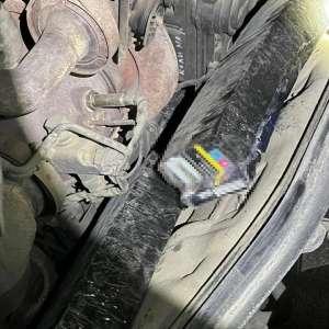 Țigarete în valoare de aproximativ 24.000 lei, descoperite de polițiștii de          frontieră doljeni, în compartimentul motor al unui autocamion