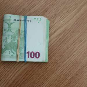 Peste 200.000 euro descoperiți în bagajul de cală al unei bărbat, la Aeroportul Internațional Henri Coandă