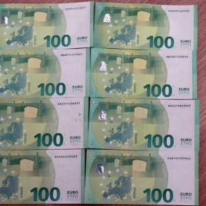 Peste 200.000 euro descoperiți în bagajul de cală al unei bărbat, la Aeroportul Internațional Henri Coandă