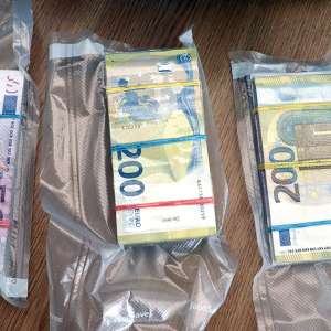 Peste 200.000 euro descoperiți în bagajul de cală al unei bărbat, la Aeroportul Internațional Henri Coandă